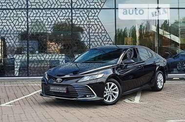 Седан Toyota Camry 2022 в Киеве