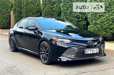 Седан Toyota Camry 2017 в Киеве