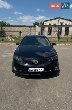 Седан Toyota Camry 2012 в Зміїві