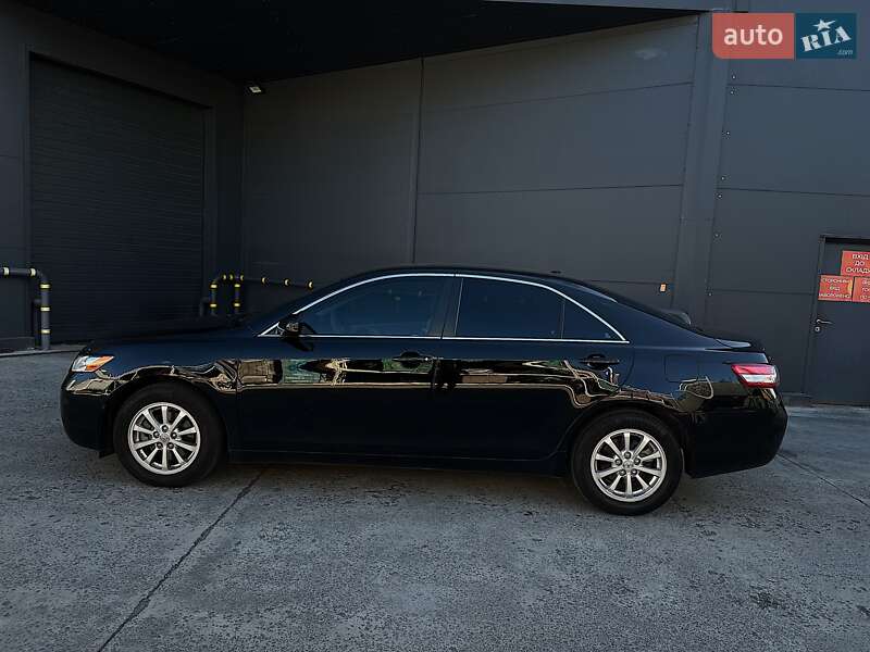 Седан Toyota Camry 2011 в Житомире