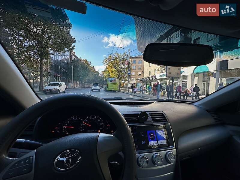 Седан Toyota Camry 2011 в Житомире