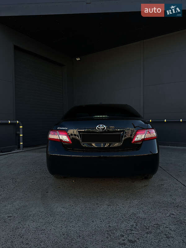 Седан Toyota Camry 2011 в Житомире