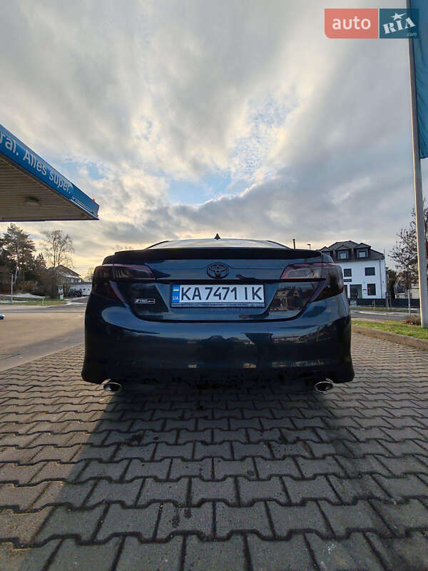 Седан Toyota Camry 2014 в Овручі