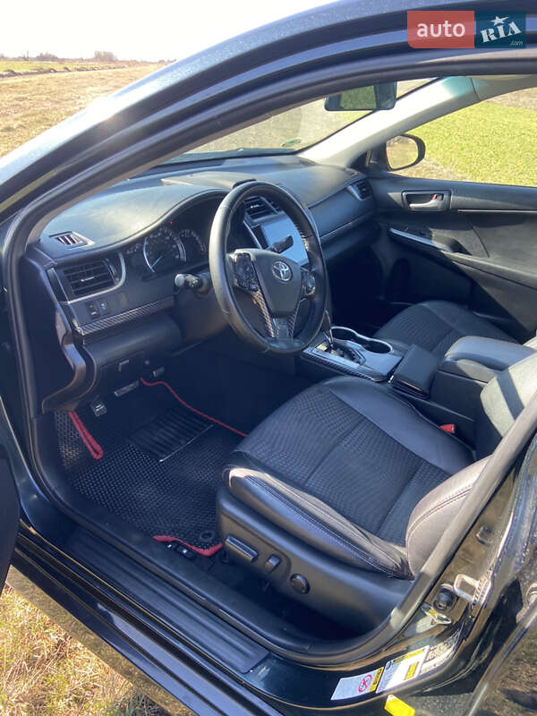 Седан Toyota Camry 2014 в Овручі