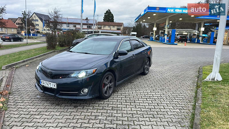 Седан Toyota Camry 2014 в Овручі