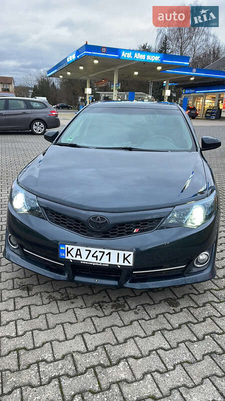 Седан Toyota Camry 2014 в Овручі