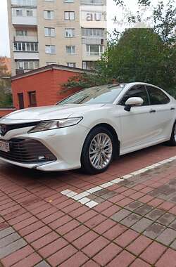 Седан Toyota Camry 2019 в Києві