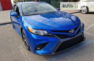 Седан Toyota Camry 2019 в Днепре