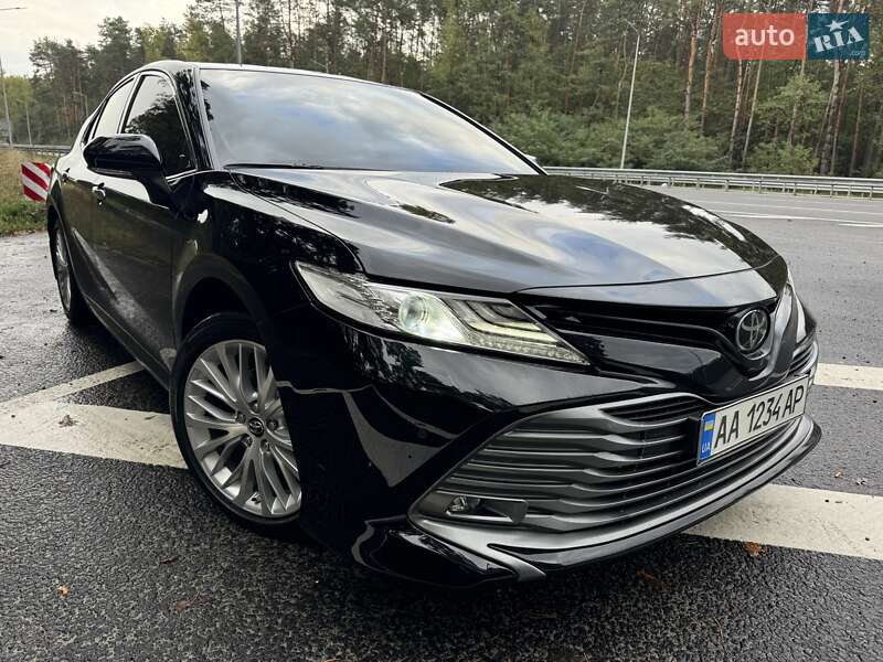 Седан Toyota Camry 2018 в Києві