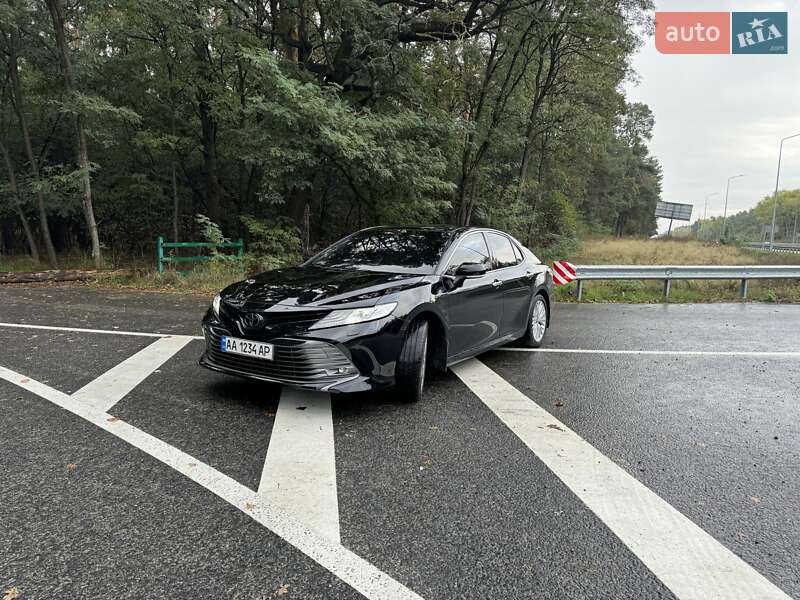 Седан Toyota Camry 2018 в Києві