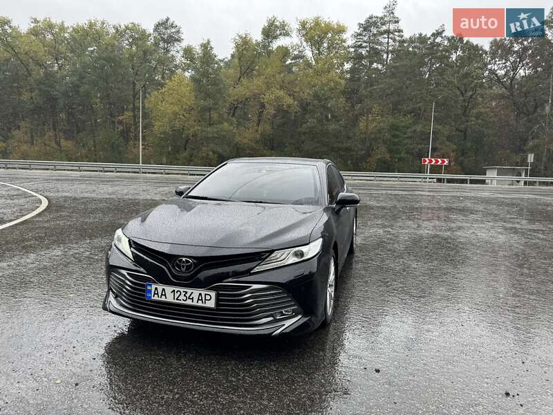 Седан Toyota Camry 2018 в Києві