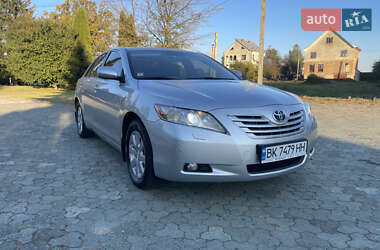 Седан Toyota Camry 2007 в Дубно