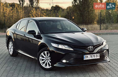 Седан Toyota Camry 2019 в Луцьку