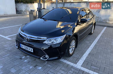 Седан Toyota Camry 2016 в Киеве