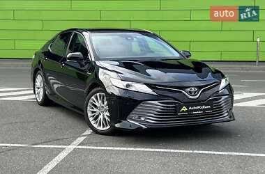 Седан Toyota Camry 2020 в Киеве