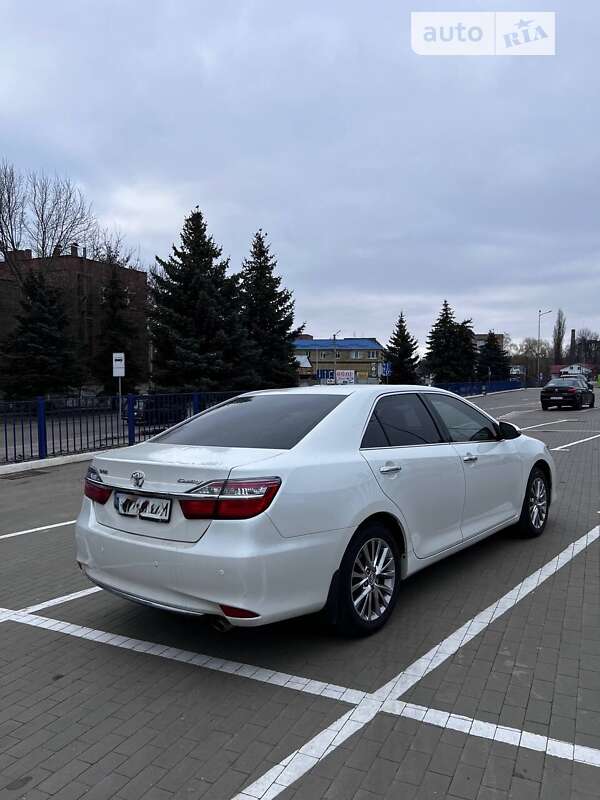 Седан Toyota Camry 2016 в Прилуках