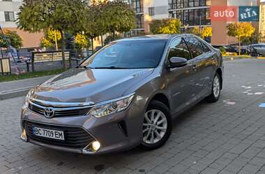 Седан Toyota Camry 2016 в Івано-Франківську