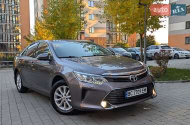 Седан Toyota Camry 2016 в Івано-Франківську