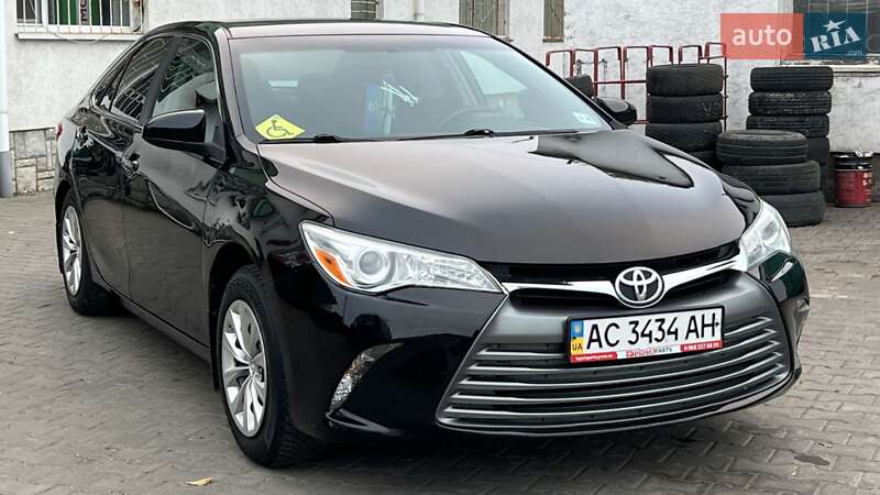 Седан Toyota Camry 2015 в Луцьку