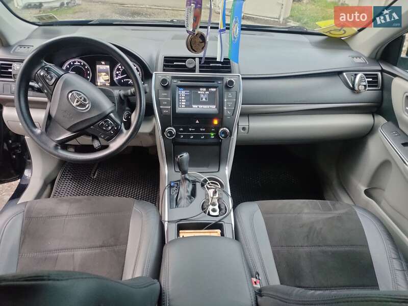 Седан Toyota Camry 2015 в Луцьку