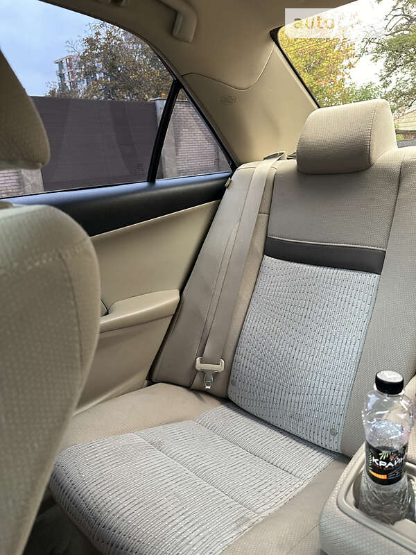Седан Toyota Camry 2014 в Дніпрі