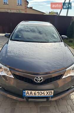 Седан Toyota Camry 2013 в Киеве