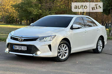 Седан Toyota Camry 2015 в Кривом Роге