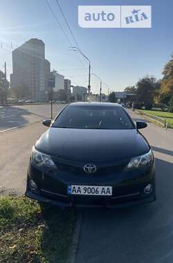 Седан Toyota Camry 2014 в Києві