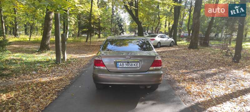 Седан Toyota Camry 2005 в Виннице