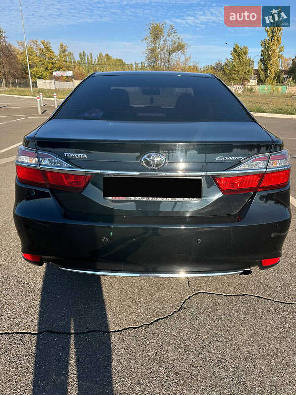 Седан Toyota Camry 2016 в Кривом Роге