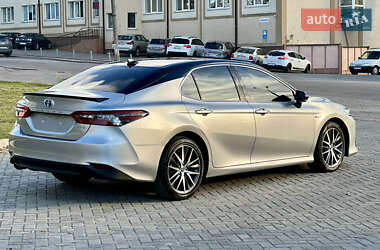 Седан Toyota Camry 2022 в Ровно