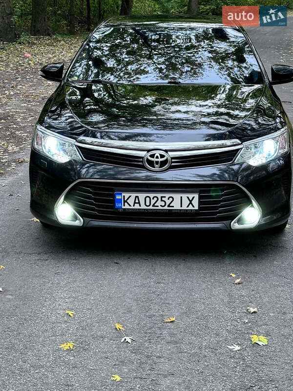 Седан Toyota Camry 2016 в Яготине