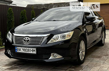 Седан Toyota Camry 2011 в Сарнах