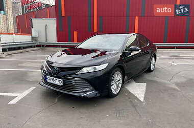 Седан Toyota Camry 2020 в Киеве