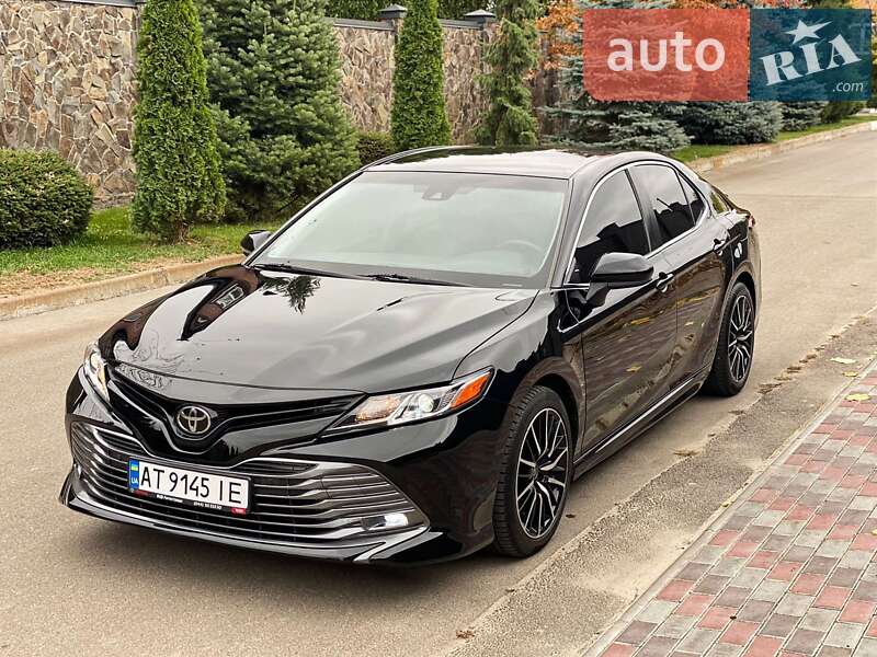 Седан Toyota Camry 2017 в Києві