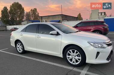 Седан Toyota Camry 2016 в Києві