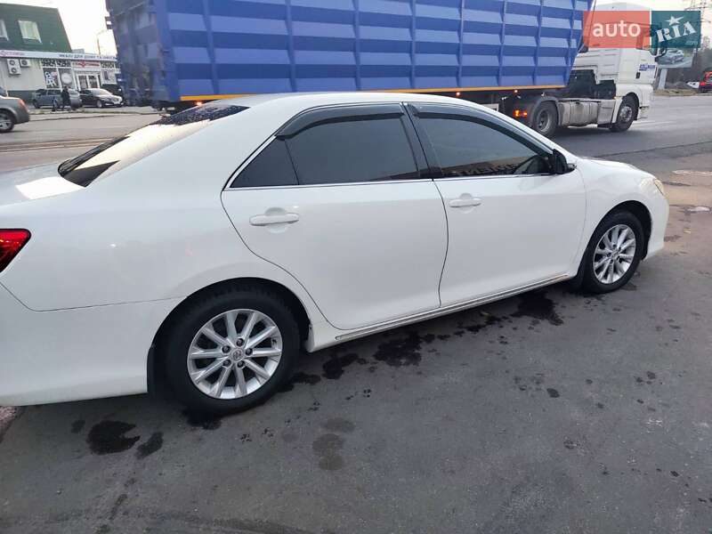 Седан Toyota Camry 2012 в Першотравенске