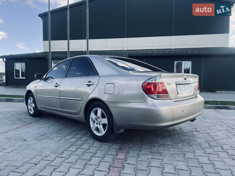 Седан Toyota Camry 2005 в Збараже