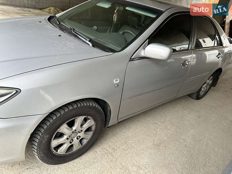 Седан Toyota Camry 2004 в Львове