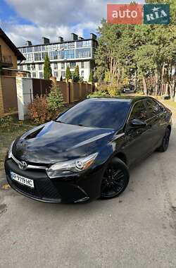 Седан Toyota Camry 2016 в Киеве