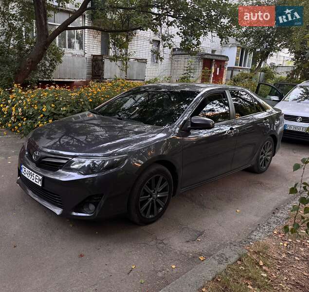 Седан Toyota Camry 2014 в Чернигове