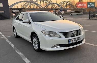 Седан Toyota Camry 2014 в Києві