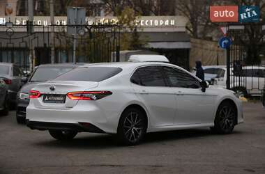 Седан Toyota Camry 2021 в Киеве