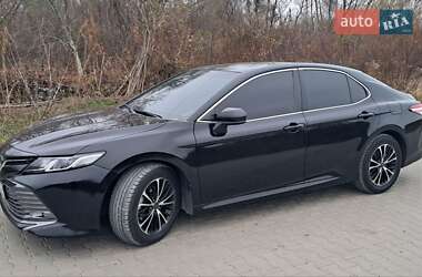 Седан Toyota Camry 2018 в Львове