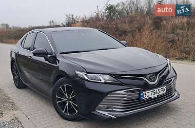 Седан Toyota Camry 2018 в Львове