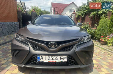 Седан Toyota Camry 2019 в Богуславе