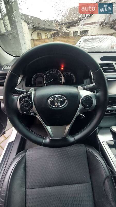 Седан Toyota Camry 2013 в Стрые