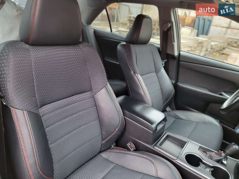 Седан Toyota Camry 2015 в Полтаві