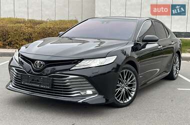 Седан Toyota Camry 2017 в Киеве