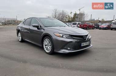 Седан Toyota Camry 2017 в Києві